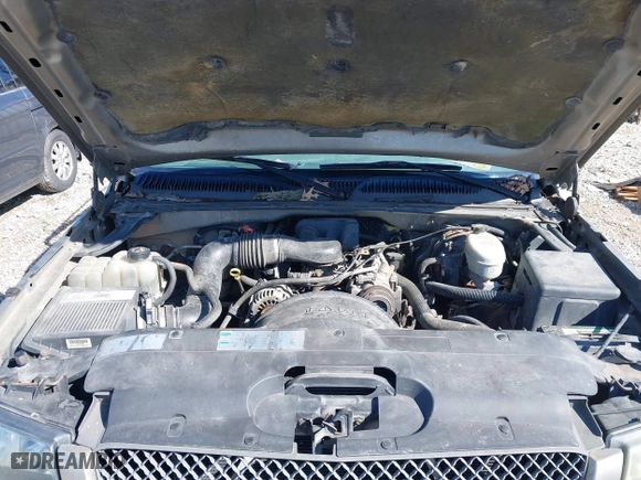 2003 Chevrolet Silverado 1500 LS with VIN 2GCEC19XX31393503, listed as a IAAI auction lot 41872530 with 392,529 mi miles. Bid and sale history available at carsss.com. Image 10.
