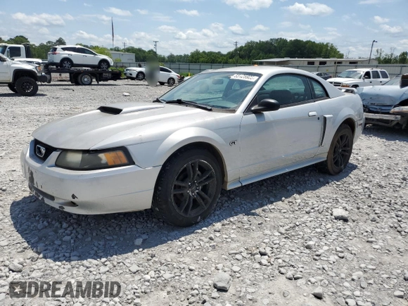 2002 Ford Mustang GT Deluxe z VIN 1FAFP42X62F191498, wystawiony jako Copart lot #55125905 z przebiegiem 115 779 mil mil oraz Szkoda całkowita • Salvage title. Historia ofert i sprzedaży dostępna na DreamBid. Obrazek 1.