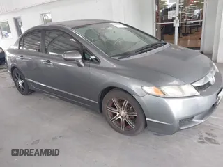 2009 Honda Civic LX z VIN 1HGFA16599L018350, wystawiony jako IAAI lot #42388495 z przebiegiem 166 949 mil mil oraz . Historia ofert i sprzedaży dostępna na DreamBid. Obrazek 1.