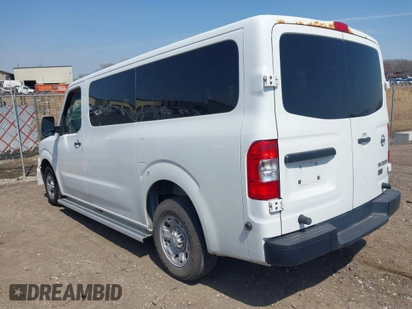2013 Nissan NV SV z VIN 5BZBF0AA5DN200878, wystawiony jako IAAI lot #42016341 z przebiegiem 138 433 mil mil oraz . Historia ofert i sprzedaży dostępna na DreamBid. Obrazek 3.