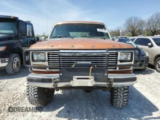 1981 Ford Bronco z VIN 1FMEU15G9BLA33517, wystawiony jako Copart lot #52392705 z przebiegiem 14 929 mil mil oraz Czysty tytuł • Clean title. Historia ofert i sprzedaży dostępna na DreamBid. Obrazek 5.