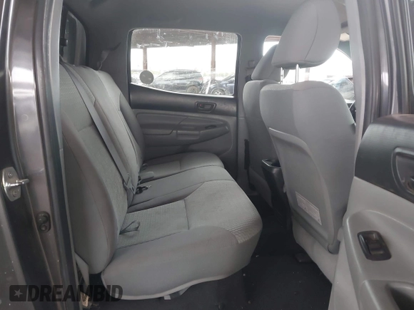 2013 Toyota Tacoma z VIN 3TMLU4EN9DM106995, wystawiony jako IAAI lot #42373093 z przebiegiem Nie podano mil oraz . Historia ofert i sprzedaży dostępna na DreamBid. Obrazek 8.