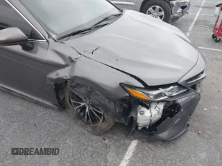 2020 Toyota Camry SE z VIN 4T1G11AK2LU989218, wystawiony jako IAAI lot #42204901 z przebiegiem 83 147 mil mil oraz . Historia ofert i sprzedaży dostępna na DreamBid. Obrazek 6.