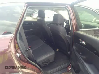 2017 Kia Sorento LX z VIN 5XYPGDA30HG252783, wystawiony jako IAAI lot #42397628 z przebiegiem 80 166 mil mil oraz . Historia ofert i sprzedaży dostępna na DreamBid. Obrazek 7.