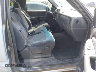 2004 Chevrolet Silverado 1500 LS with VIN 1GCEC14T24Z215856, listed as a IAAI auction lot 41840514 with 137,747 mi miles. Bid and sale history available at carsss.com. Image 5.