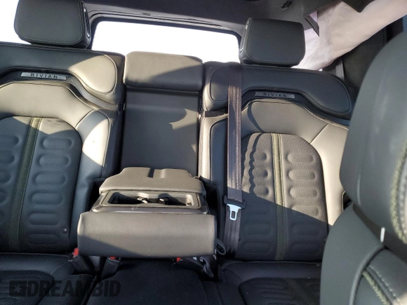 2024 Rivian R1S Adventure z VIN 7PDSGABA1RN043089, wystawiony jako Copart lot #43860515 z przebiegiem Nie podano mil oraz Nie do naprawy. Historia ofert i sprzedaży dostępna na DreamBid. Obrazek 10.