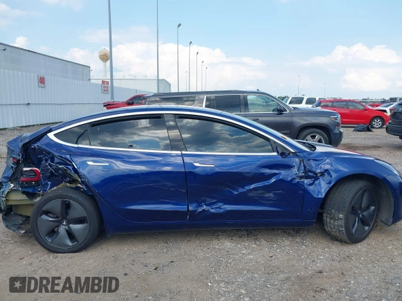 2019 Tesla Model 3 Mid Range z VIN 5YJ3E1EA8KF308947, wystawiony jako IAAI lot #39617997 z przebiegiem 70 831 mil mil oraz . Historia ofert i sprzedaży dostępna na DreamBid. Obrazek 13.