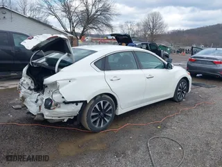2018 Nissan Altima 2.5 SV with VIN 1N4AL3AP0JC190302, listed as a IAAI auction lot 41679072 with 84,133 mi miles. Bid and sale history available at carsss.com. Image 4.