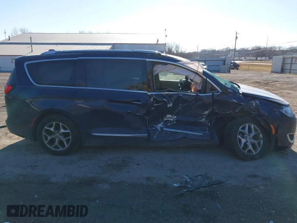 2018 Chrysler Pacifica Touring L z VIN 2C4RC1BGXJR127280, wystawiony jako IAAI lot #41374468 z przebiegiem Nie podano mil oraz . Historia ofert i sprzedaży dostępna na DreamBid. Obrazek 13.