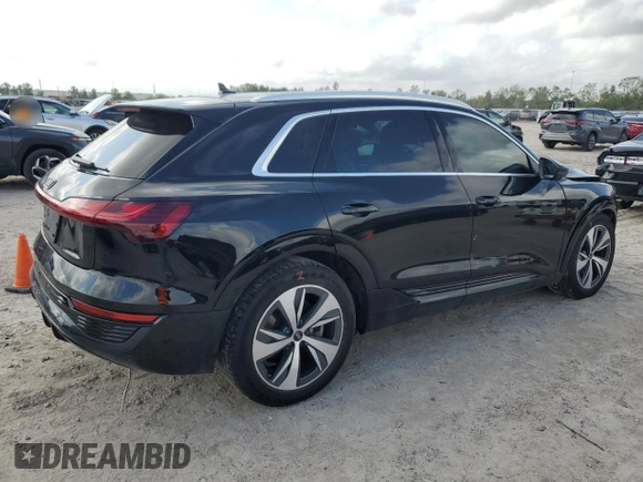 2024 Audi Q8 e-tron Premium Plus z VIN WA15AAGE4RB029832, wystawiony jako Copart lot #79555074 z przebiegiem 12 722 mil mil oraz Szkoda całkowita • Salvage title. Historia ofert i sprzedaży dostępna na DreamBid. Obrazek 3.