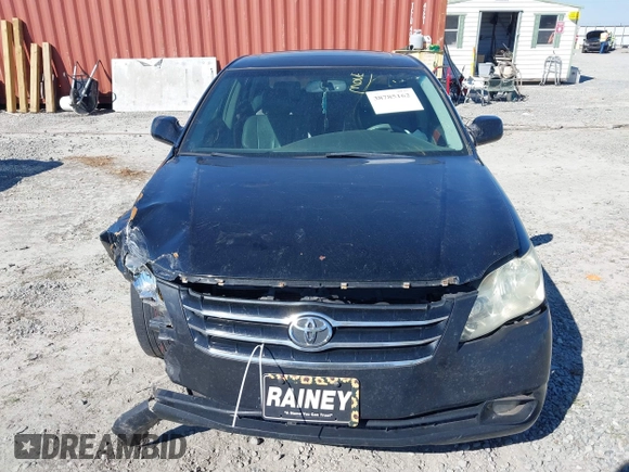 2005 Toyota Avalon XL with VIN 4T1BK36B25U012191, listed as a IAAI auction lot 38785162 with 230,071 mi miles and . Bid and sale history available at carsss.com. Image 12.