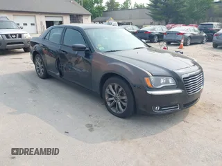 2014 Chrysler 300 S z VIN 2C3CCAGG8EH222645, wystawiony jako IAAI lot #42381766 z przebiegiem 254 710 mil mil oraz . Historia ofert i sprzedaży dostępna na DreamBid. Obrazek 1.