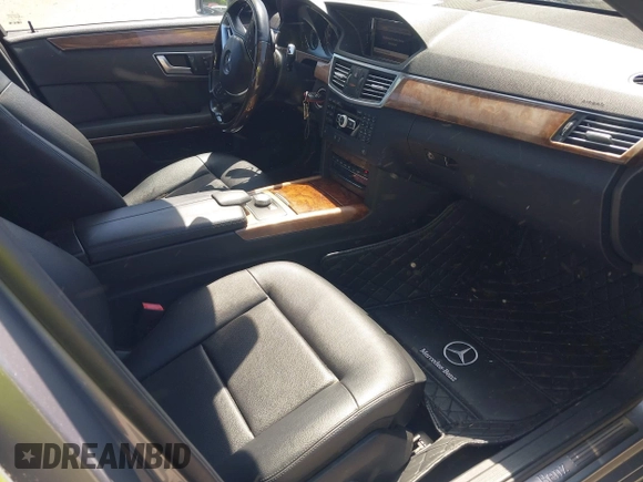 2012 Mercedes-Benz E 350 Luxury z VIN WDDHF8JB6CA537413, wystawiony jako IAAI lot #42312462 z przebiegiem 58 362 mil mil oraz . Historia ofert i sprzedaży dostępna na DreamBid. Obrazek 5.