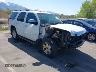 2007 Chevrolet Tahoe LT z VIN 1GNFK13097R362783, wystawiony jako IAAI lot #42078939 z przebiegiem 179 446 mil mil oraz . Historia ofert i sprzedaży dostępna na DreamBid. Obrazek 1.