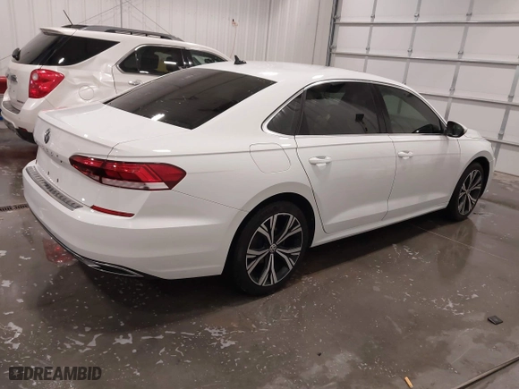 2021 Volkswagen Passat 2.0T SE with VIN 1VWSA7A37MC017676, listed as a IAAI auction lot 41647899 with 40,404 mi miles. Bid and sale history available at carsss.com. Image 4.