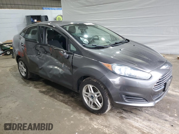 2019 Ford Fiesta SE z VIN 3FADP4BJ5KM124183, wystawiony jako Copart lot #53210525 z przebiegiem 77 120 mil mil oraz Szkoda całkowita • Salvage title. Historia ofert i sprzedaży dostępna na DreamBid. Obrazek 4.
