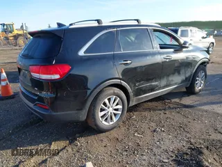 2018 Kia Sorento LX with VIN 5XYPG4A31JG415818, listed as a IAAI auction lot 41794227 with 94,439 mi miles. Bid and sale history available at carsss.com. Image 4.