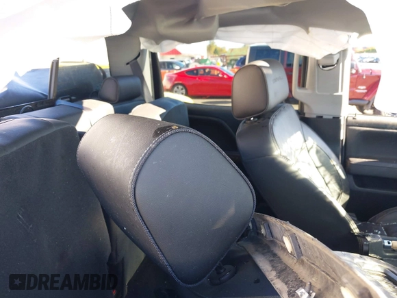 2019 GMC Sierra 2500HD Denali with VIN 1GT12SEY1KF225472, listed as a IAAI auction lot 40802703 with 1 mi miles. Bid and sale history available at carsss.com. Image 8.
