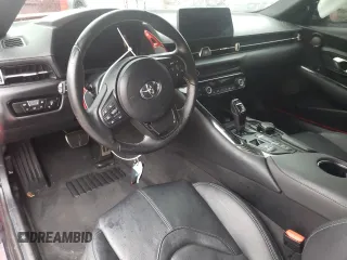 2021 Toyota Supra 3.0 z VIN WZ1DB0C02MW044450, wystawiony jako Copart lot #73321152 z przebiegiem Nie podano mil oraz . Historia ofert i sprzedaży dostępna na DreamBid. Obrazek 8.