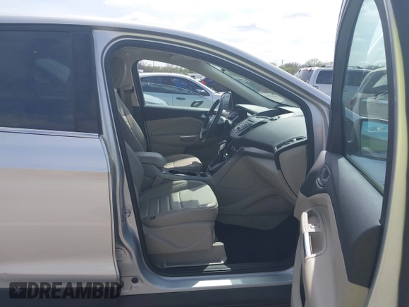 2013 Ford Escape SE with VIN 1FMCU0GX7DUB76154, listed as a IAAI auction lot 41926246 with 60,607 mi miles. Bid and sale history available at carsss.com. Image 5.