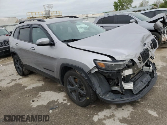 2019 Jeep Cherokee Altitude with VIN 1C4PJLLB3KD339082, listed as a Copart auction lot 54840275 with 197,069 mi miles and Salvage title. Bid and sale history available at DreamBid. Image 4.
