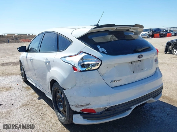 2015 Ford Focus ST with VIN 1FADP3L98FL292289, listed as a IAAI auction lot 41670338 with 100,742 mi miles. Bid and sale history available at carsss.com. Image 3.