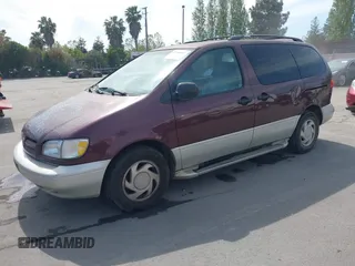 1998 Toyota Sienna LE with VIN 4T3ZF13C5WU010268, listed as a IAAI auction lot 42100402 with 258,934 mi miles. Bid and sale history available at carsss.com. Image 2.