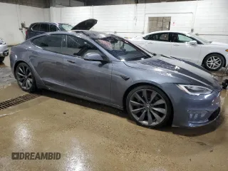 2022 Tesla Model S Plaid z VIN 5YJSA1E64NF460280, wystawiony jako Copart lot #60063745 z przebiegiem 42 387 mil mil oraz Szkoda całkowita • Salvage title. Historia ofert i sprzedaży dostępna na DreamBid. Obrazek 4.
