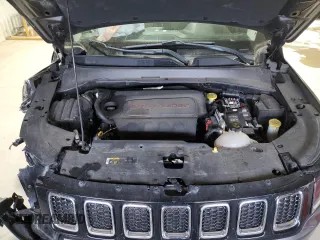 2019 Jeep Compass Altitude z VIN 3C4NJDBB9KT813447, wystawiony jako Copart lot #50494595 z przebiegiem 70 401 mil mil oraz Szkoda całkowita • Salvage title. Historia ofert i sprzedaży dostępna na DreamBid. Obrazek 14.
