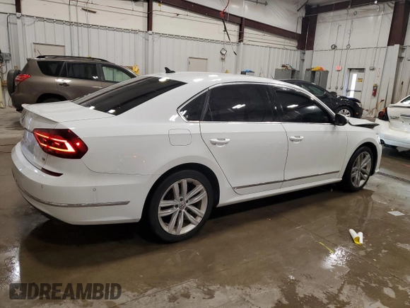 2018 Volkswagen Passat SEL Premium z VIN 1VWCA7A38JC029626, wystawiony jako Copart lot #52119595 z przebiegiem 63 342 mil mil oraz Nie do naprawy • Non repairable. Historia ofert i sprzedaży dostępna na DreamBid. Obrazek 3.
