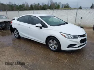 2017 Chevrolet Cruze LS z VIN 3G1BC5SM7HS557336, wystawiony jako IAAI lot #41781894 z przebiegiem 87 243 mil mil oraz . Historia ofert i sprzedaży dostępna na DreamBid. Obrazek 1.