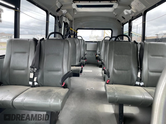 2018 Ford Econoline Cargo with VIN 1FDFE4FSXJDC36091, listed as a Copart auction lot 52462305 with 222,508 mi miles and Clean Title. Bid and sale history available at DreamBid. Image 6.
