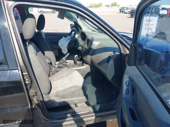 2007 Ford Escape XLS with VIN 1FMYU02Z57KA51068, listed as a IAAI auction lot 39417911 with 1 mi miles. Bid and sale history available at carsss.com. Image 5.