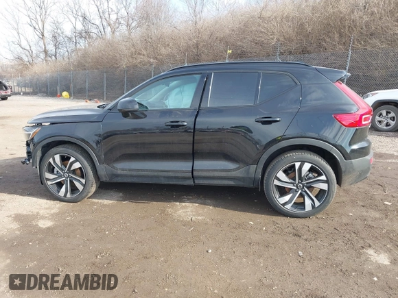 2024 Volvo XC40 Plus Dark Theme with VIN YV4L12UL8R2270960, listed as a IAAI auction lot 41642556 with 5,909 mi miles and . Bid and sale history available at DreamBid. Image 15.