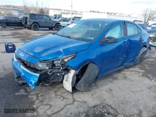 2022 Kia Forte GT-Line with VIN 3KPF54AD0NE499854, listed as a IAAI auction lot 41421127 with 27,188 mi miles. Bid and sale history available at carsss.com. Image 2.