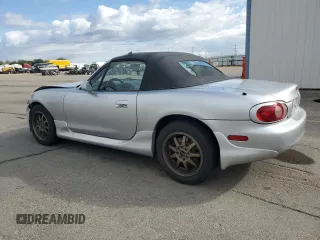 2003 Mazda MX-5 Miata Cloth z VIN JM1NB353X30311086, wystawiony jako Copart lot #57685445 z przebiegiem 141 634 mil mil oraz Szkoda całkowita • Salvage title. Historia ofert i sprzedaży dostępna na DreamBid. Obrazek 2.
