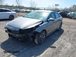 2024 Kia Forte LXS z VIN 3KPF24AD0RE713420, wystawiony jako IAAI lot #42091051 z przebiegiem 36 875 mil mil oraz . Historia ofert i sprzedaży dostępna na DreamBid. Obrazek 2.