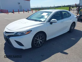 2018 Toyota Camry LE z VIN JTNB11HK2J3048094, wystawiony jako IAAI lot #42331953 z przebiegiem 239 000 mil mil oraz . Historia ofert i sprzedaży dostępna na DreamBid. Obrazek 18.