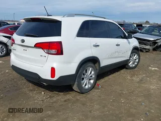 2015 Kia Sorento EX with VIN 5XYKU4A7XFG638114, listed as a IAAI auction lot 41429929 with 160,891 mi miles. Bid and sale history available at carsss.com. Image 4.