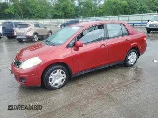 2011 Nissan Versa S z VIN 3N1BC1AP0BL411344, wystawiony jako Copart lot #61399825 z przebiegiem 99 847 mil mil oraz Szkoda całkowita • Salvage title. Historia ofert i sprzedaży dostępna na DreamBid. Obrazek 1.