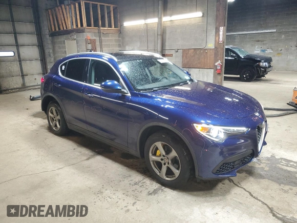 2018 Alfa Romeo Stelvio z VIN ZASFAKAN0J7C04021, wystawiony jako Copart lot #53308355 z przebiegiem 58 192 mil mil oraz Szkoda całkowita • Salvage title. Historia ofert i sprzedaży dostępna na DreamBid. Obrazek 4.