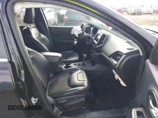 2019 Jeep Cherokee Latitude Plus z VIN 1C4PJMLXXKD478076, wystawiony jako IAAI lot #42184625 z przebiegiem 72 364 mil mil oraz . Historia ofert i sprzedaży dostępna na DreamBid. Obrazek 5.