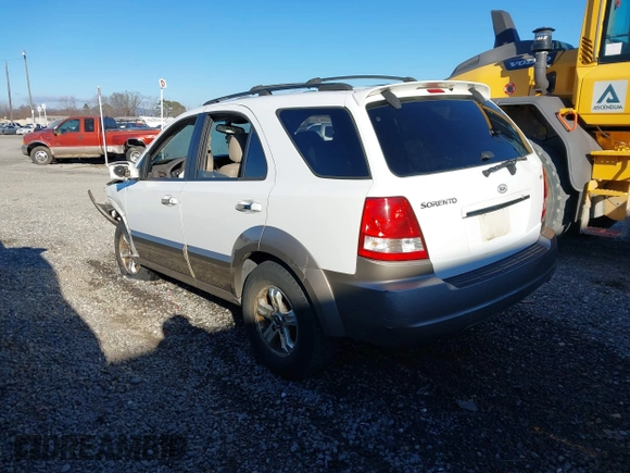 2005 Kia Sorento LX with VIN KNDJD733855444289, listed as a IAAI auction lot 41001977 with 193,973 mi miles. Bid and sale history available at carsss.com. Image 3.