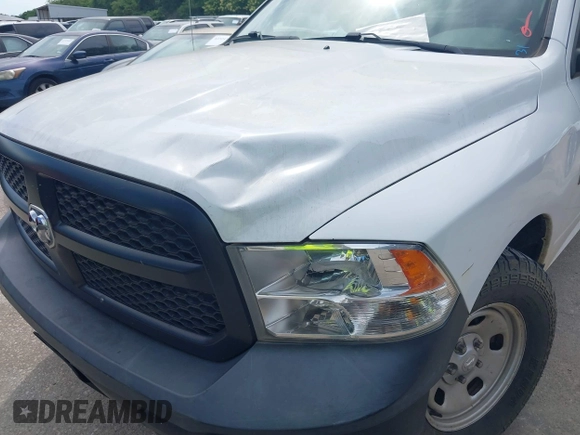 2017 Ram 1500 Tradesman z VIN 3C6JR6DG5HG774182, wystawiony jako IAAI lot #42314140 z przebiegiem 132 895 mil mil oraz . Historia ofert i sprzedaży dostępna na DreamBid. Obrazek 6.