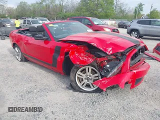 2014 Ford Mustang V6 with VIN 1ZVBP8EM3E5208282, listed as a IAAI auction lot 42104971 with 1 mi miles. Bid and sale history available at carsss.com. Image 1.