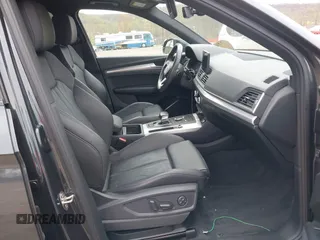 2020 Audi Q5 Premium with VIN WA1ANAFY0L2077771, listed as a IAAI auction lot 42049221 with 29,849 mi miles and . Bid and sale history available at DreamBid. Image 5.