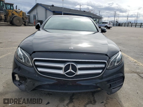 2019 Mercedes-Benz E 300 с VIN WDDZF4KB6KA648909, выставлен на аукционе Copart как лот 49472015 с пробегом 52 473 миль миль и Списание • Salvage title. История ставок и продаж доступна на DreamBid. Изображение 5.