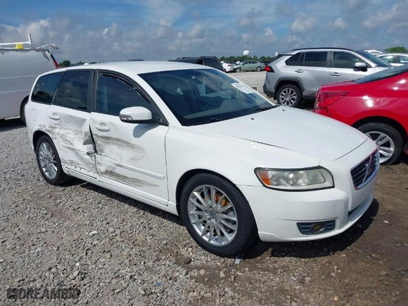 2010 Volvo V50 with VIN YV1382MW1A2553319, listed as a IAAI auction lot 39823937 with 317,330 mi miles. Bid and sale history available at carsss.com. Image 1.