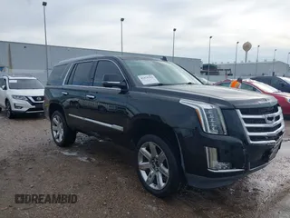 2017 Cadillac Escalade Luxury z VIN 1GYS4BKJ0HR271477, wystawiony jako IAAI lot #42278219 z przebiegiem Nie podano mil oraz . Historia ofert i sprzedaży dostępna na DreamBid. Obrazek 1.