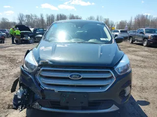 2019 Ford Escape SE z VIN 1FMCU9GDXKUC06609, wystawiony jako IAAI lot #42061974 z przebiegiem 148 064 mil mil oraz . Historia ofert i sprzedaży dostępna na DreamBid. Obrazek 12.
